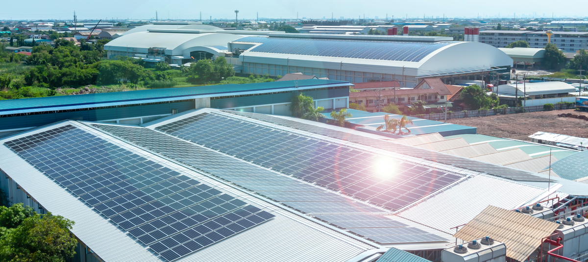Solar panels on commercial roof in Virginia